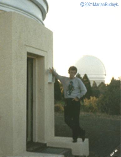 Here I am taking a break from preparations for another asteroid hunting observing run at the 18" Schmidt,, which always occurred 2 weeks out of every month during the dark moon period. You can see the 200" telescope dome behind me.

(c)1987/2021MarianRudnyk